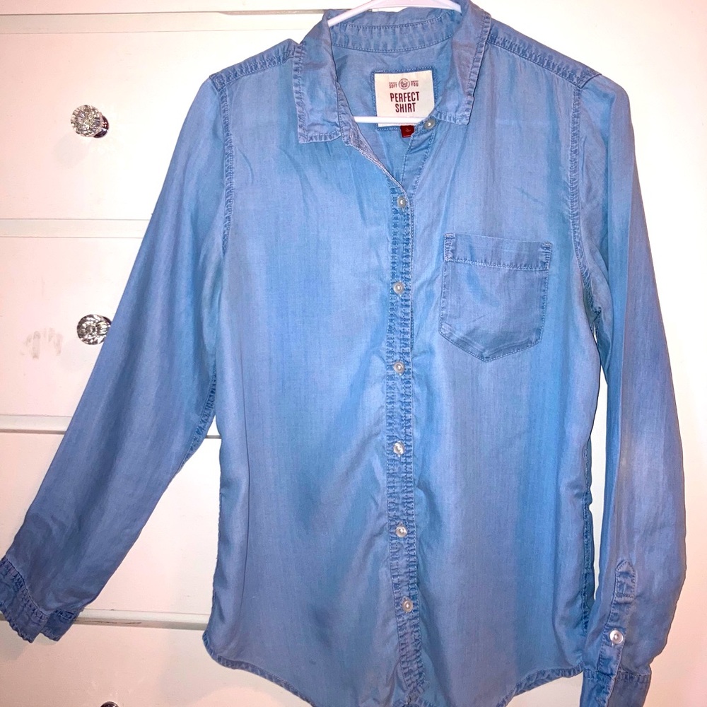 Women’s denim shirt size M